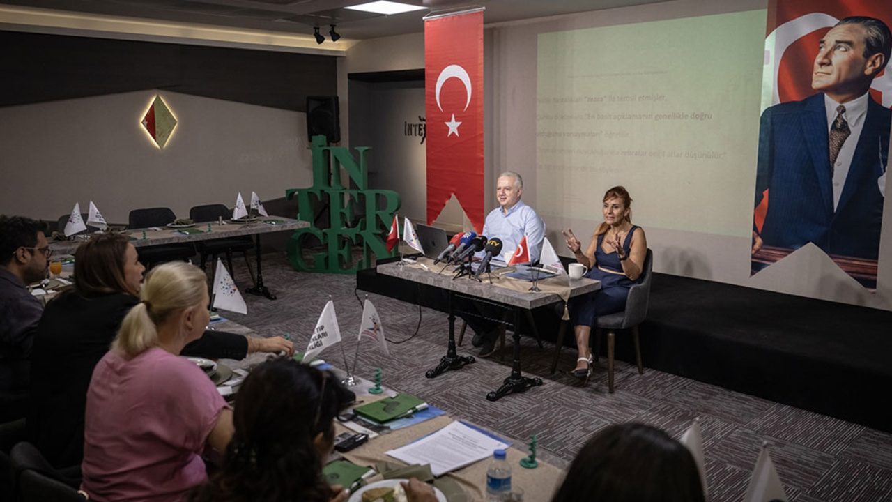 Bebeklerde 'topuk kanı' tartışmalarına uzmanlardan cevap: "Aşılar, bizim genetiğimizi bozmaz, hatta korur"