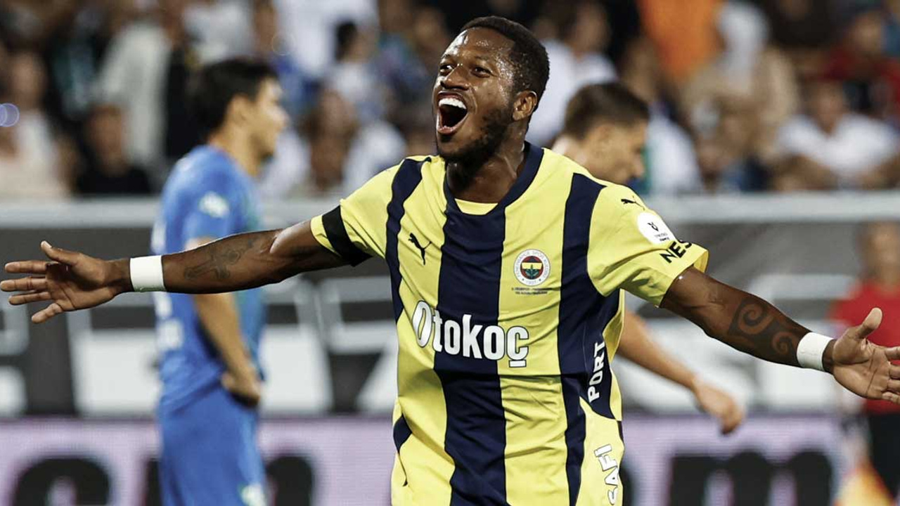 Fenerbahçe Rize'de gol oldu yağdı: Fred kariyerinin ilk hat-trick'ini yaparken Fenerbahçe 5-0 kazanarak liderliği yükseldi