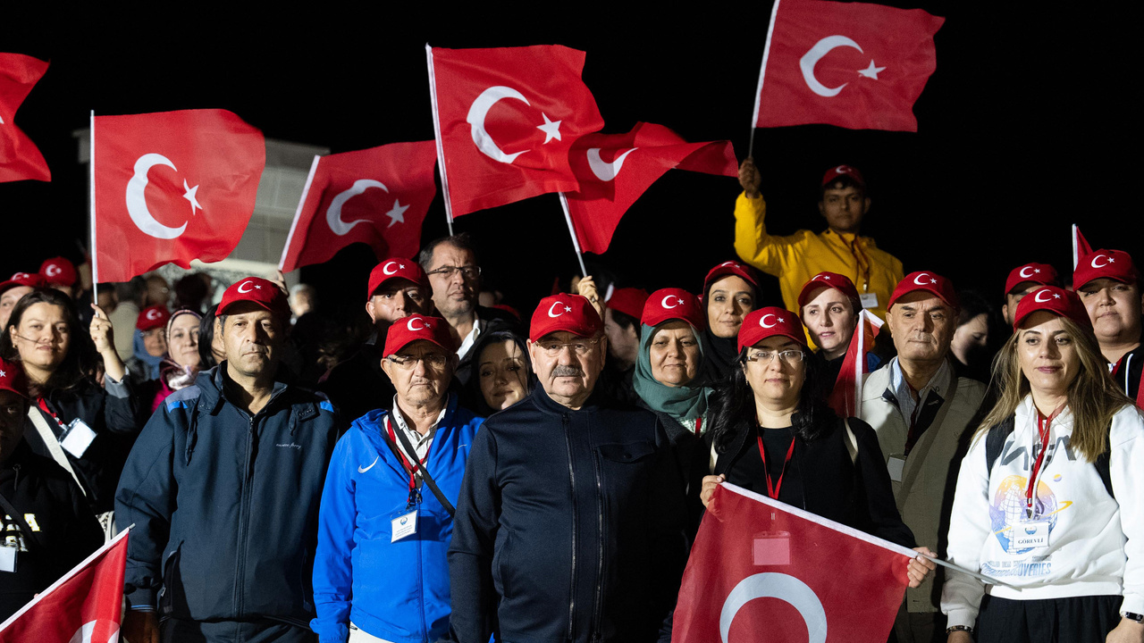 Gölbaşılılardan Afyonkarahisar çıkarması: Zafer coşkusuna ortak oldular