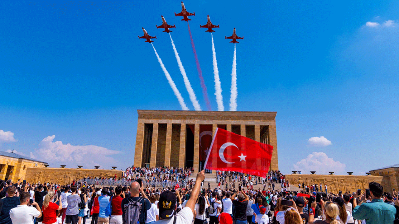 Anıtkabir'de ziyaretçi akını