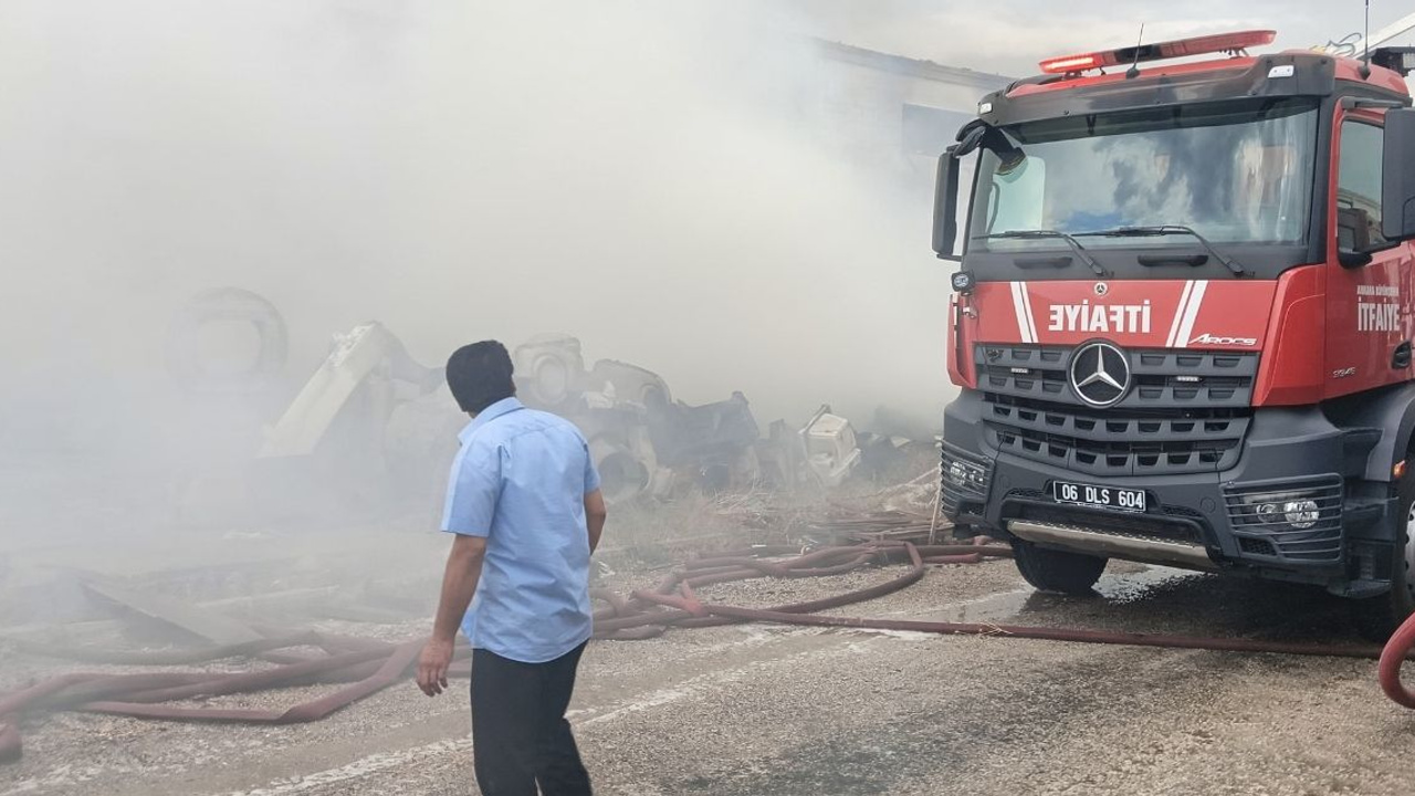 Ankara’da kereste imalathanesinde çıkan yangın korkuttu