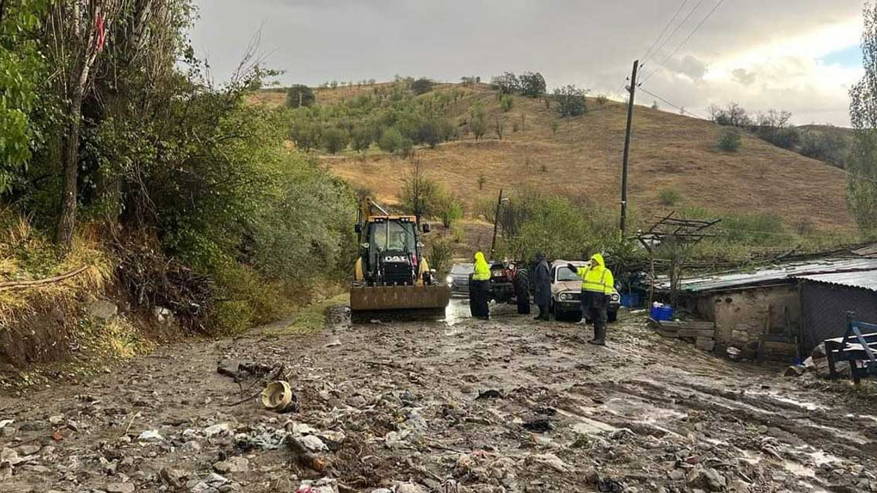 Ankara'nın Çubuk ilçesinde sağanak yağış su baskınlarına yol açtı: Başkan Demirbaş'tan açıklama