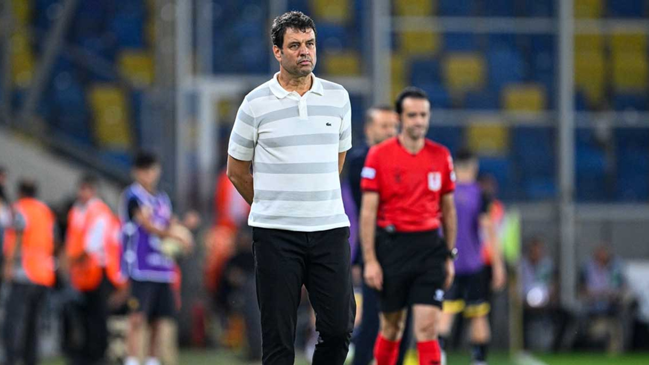 Ankaragücü Teknik Direktörü Cihat Arslan'dan taraftara sert tepki: "Üç dakikada büyük hoca mı oldum?"