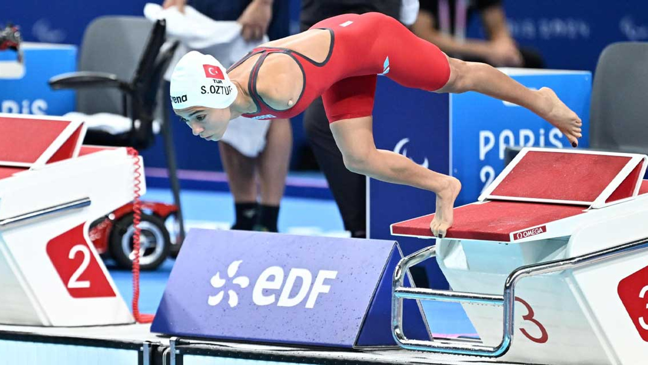 Paris'te bir madalya da yüzmede: 20 yaşındaki Sevilay Öztürk'ten bronz madalya