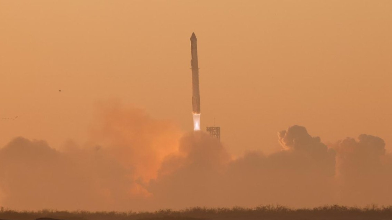 SpaceX'in atmosferde devasa bir delik açtığı keşfedildi