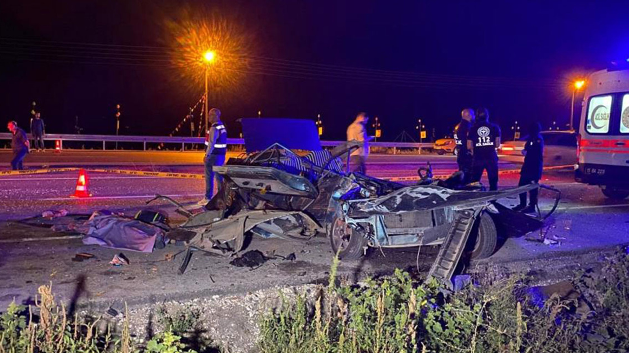 Burdur'da feci kaza: 2 ölü, 3 yaralı