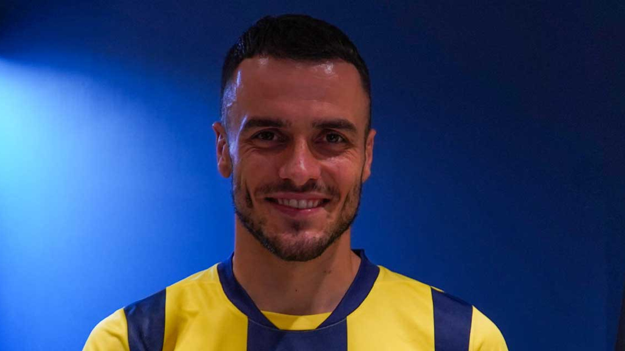 Fenerbahçe'de Sırp futbolcu Filip Kostic imzayı attı