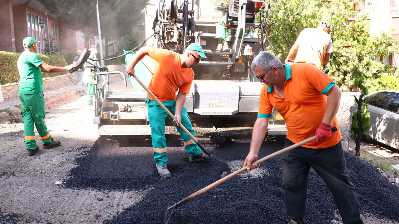 Çankaya Belediyesi sokakları yenileme çalışmalarını sürdürüyor