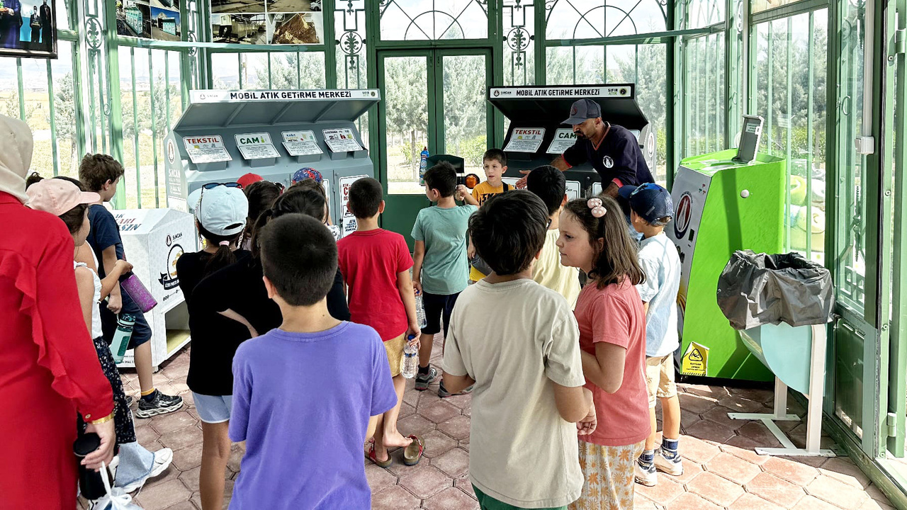 Sincan Belediyesi çevre dostu projeleri ile çocuklara sıfır atık bilinci aşılıyor