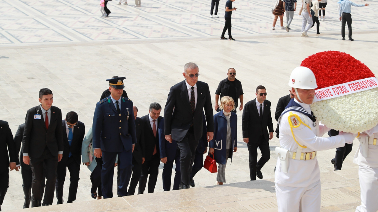 TFF Başkanı Hacıosmanoğlu ve heyeti Anıtkabir'de