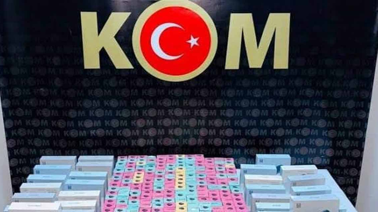 CHP’li vekilin aracında kaçak sigara malzemeleri yakalandı