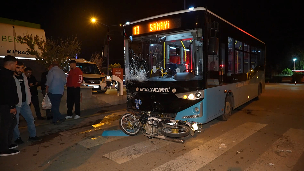 Halk otobüsüyle motosiklet çarpıştı: 14 yaşındaki genç hayatını kaybetti