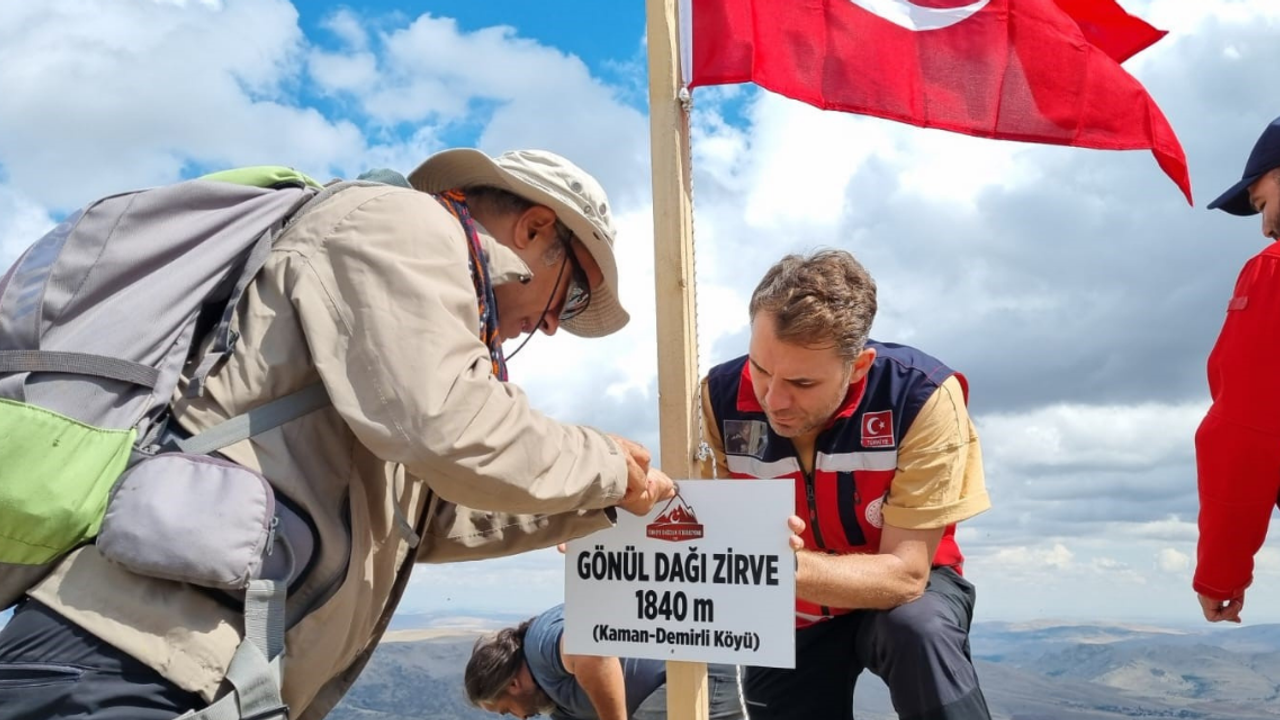 Kırşehirli dağcılar, Neşet Ertaş'ı Gönül Dağı'nda andı