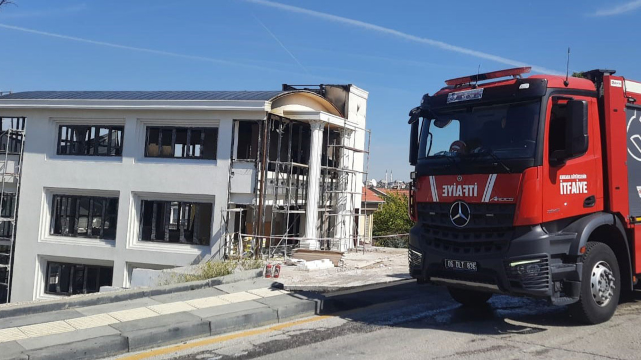 Ankara Çankaya'da çatı yangını: 1 işçi yaralandı