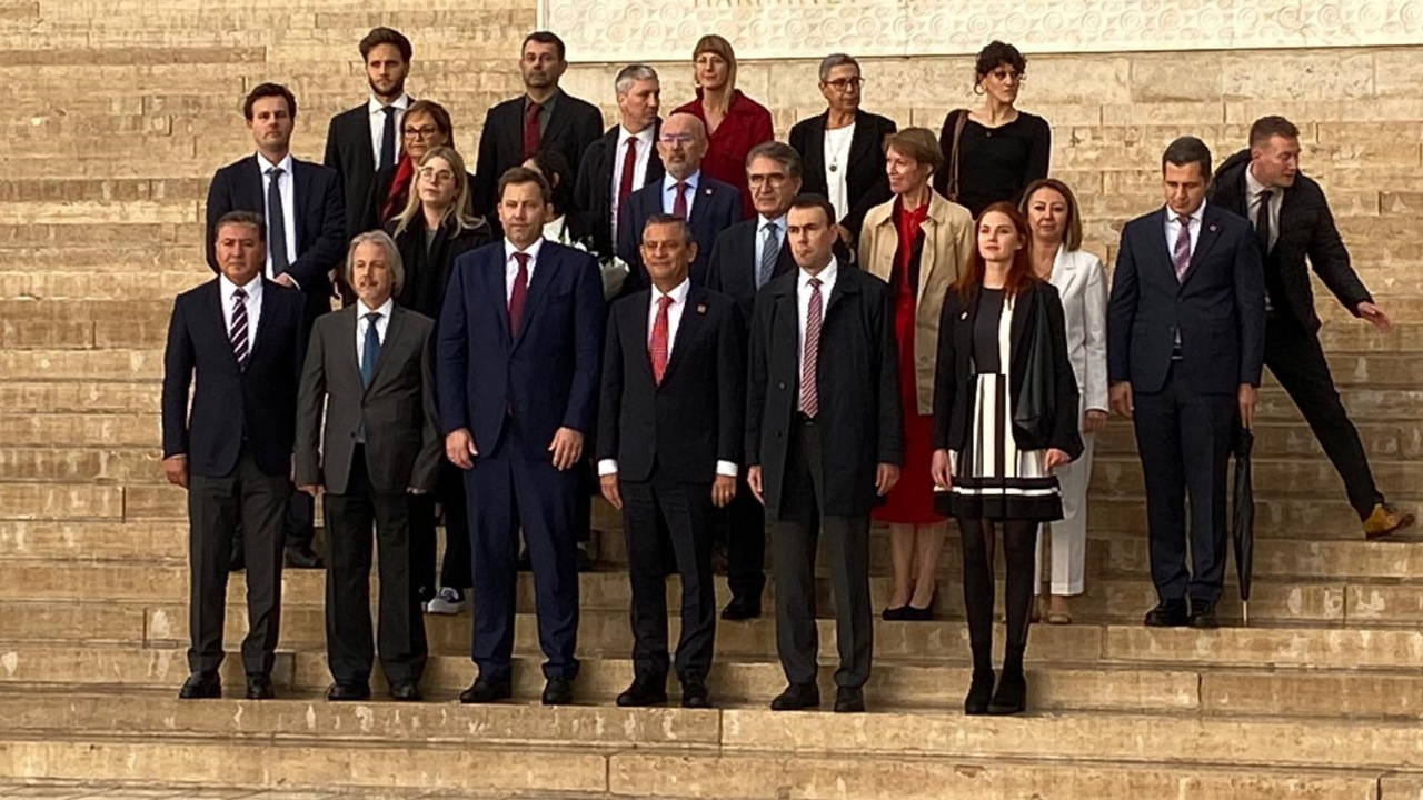 CHP Lideri Özgür Özel ve SPD Eş Genel Başkanı Klingbeil'den Anıtkabir ziyareti