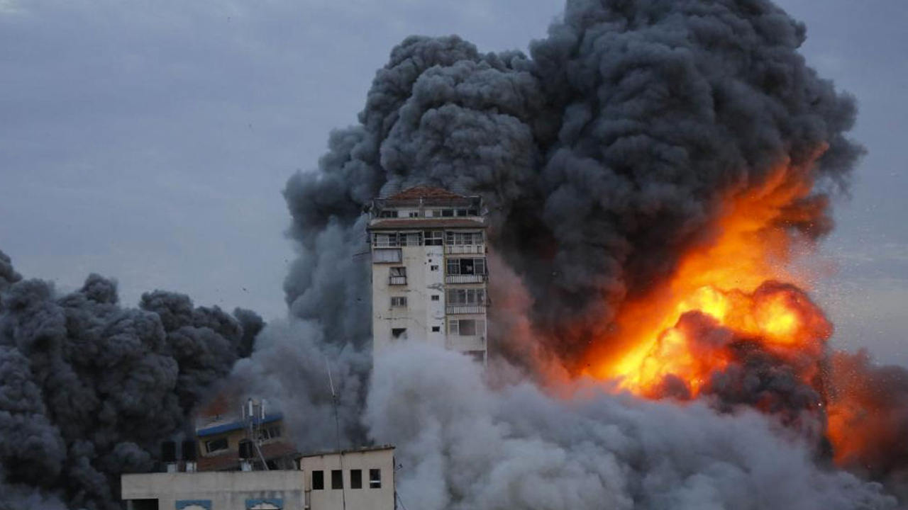 İsrail Gazze'de yerleşim bölgelerine hava saldırısı düzenledi: 73 ölü!