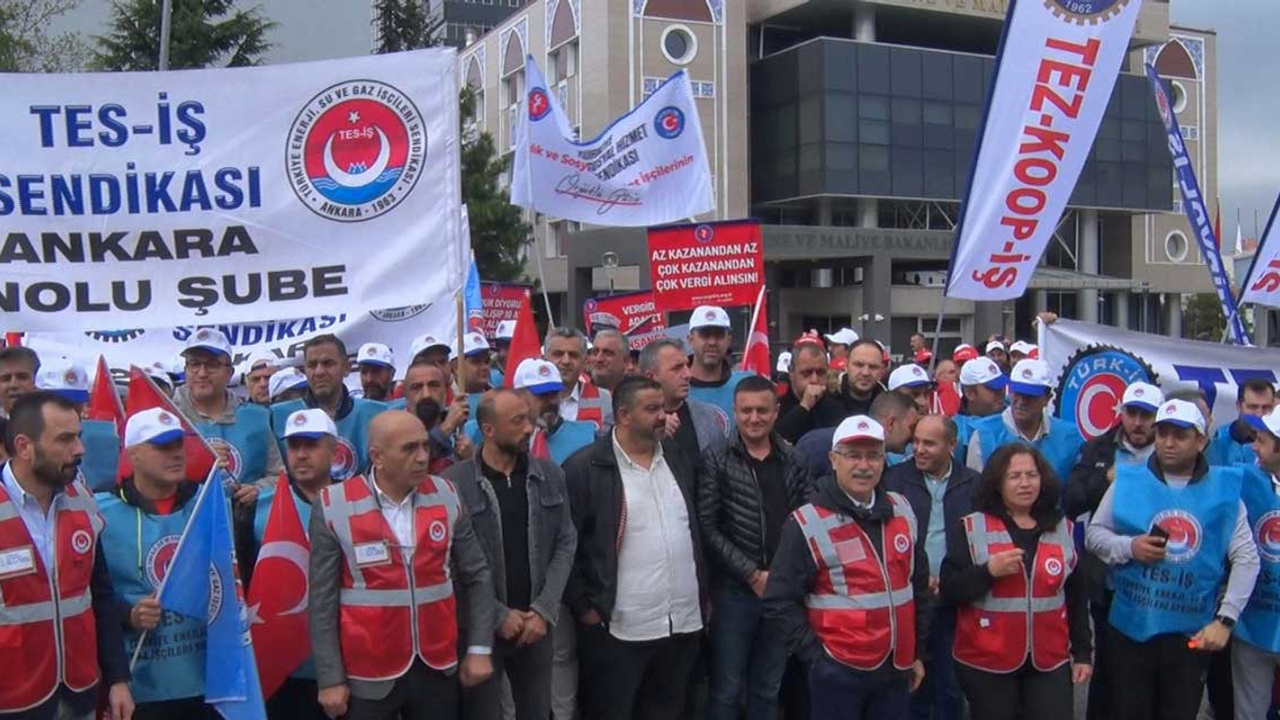 TÜRK-İŞ'ten Hazine ve Maliye Bakanlığı önünde işçi eylemi: "Zordayız, geçinemiyoruz"