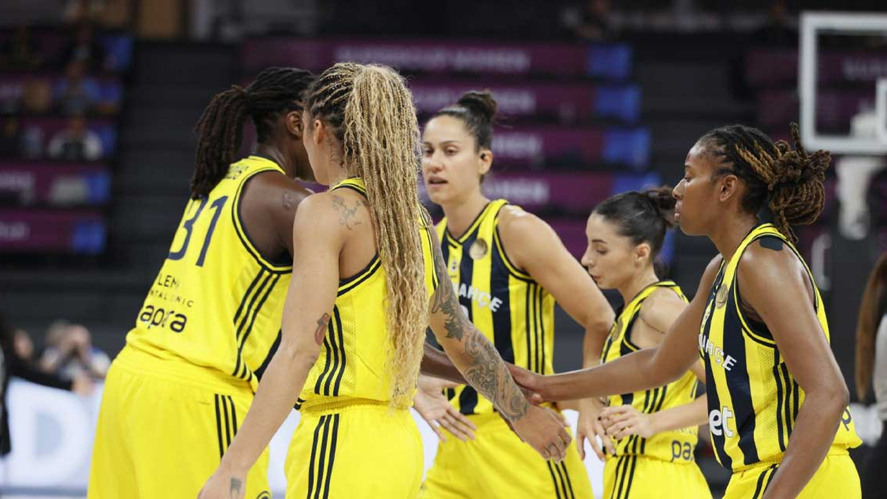 Fenerbahçe Opet, üst üste ikinci kez FIBA Süper Kupa şampiyonu oldu: Boş salon önünde rahat galibiyet