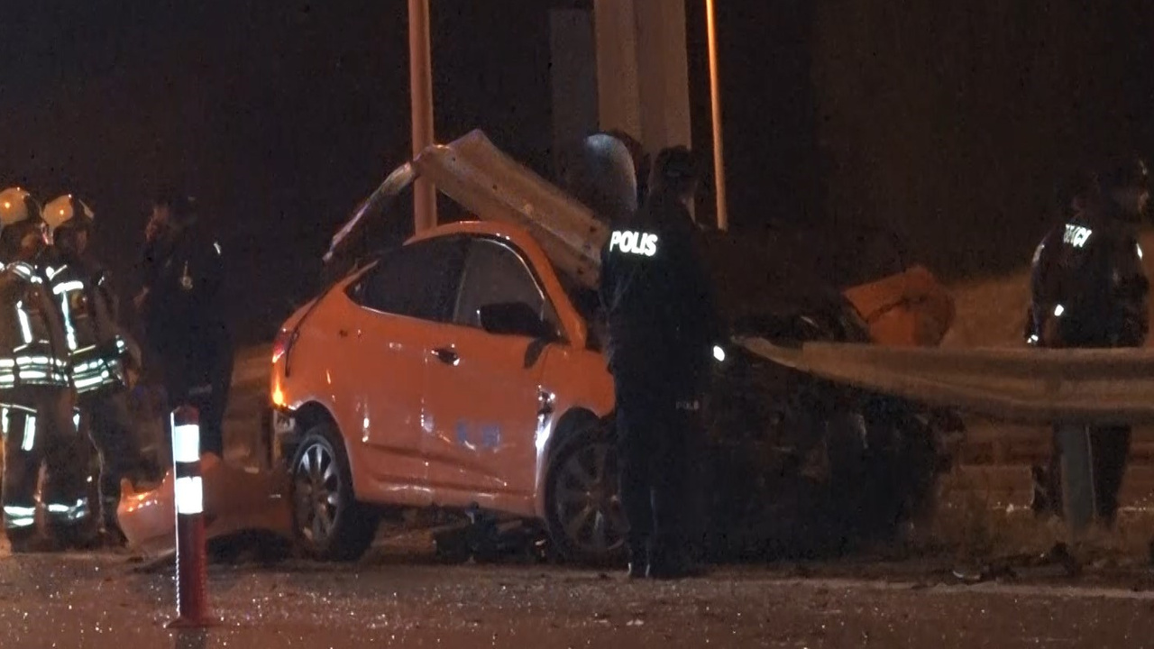 Ankara’da kontrolden çıkan taksi bariyerlere saplandı