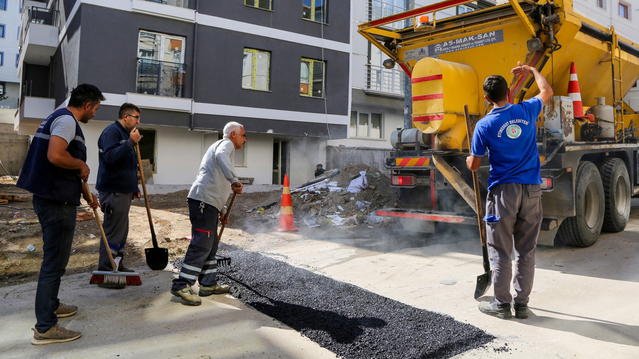 Etimesgut’ta asfalt çalışmaları devam ediyor