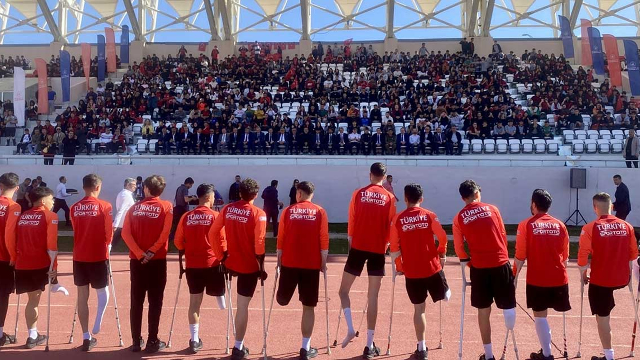 Kırşehir’de Ampute Milli Futbol Takımı gösteri maçı yaptı