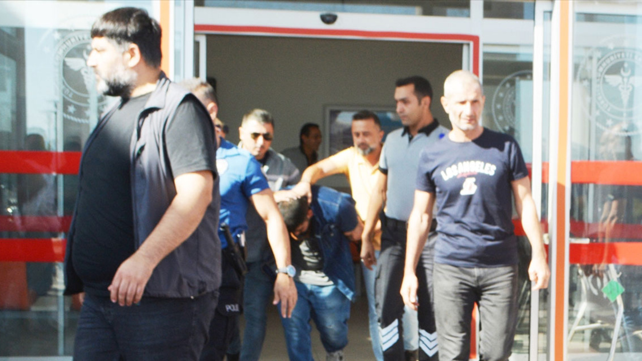 Atatürk heykeline balyozla çirkin saldırı!