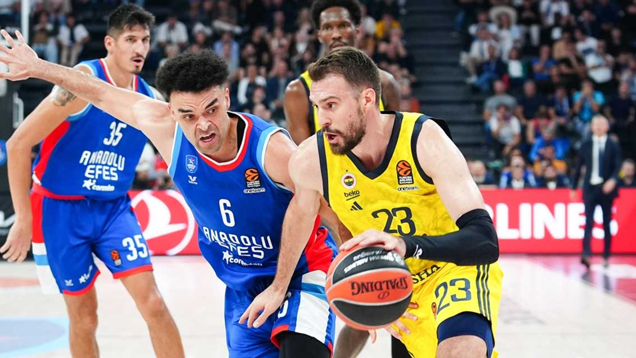 Fenerbahçe Beko, Euroleague'de Anadolu Efes'i devirdi: Tarık Biberovic ve Elijah Bryant ihraç edildi