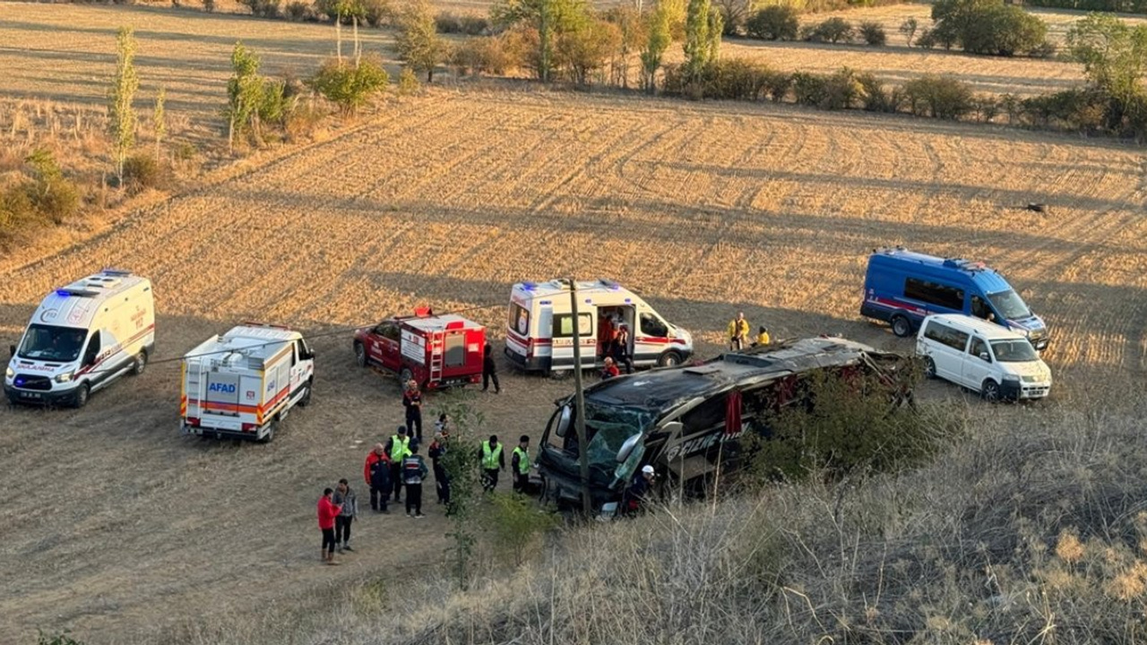 Afyonkarahisar'da yolcu otobüsü devrildi