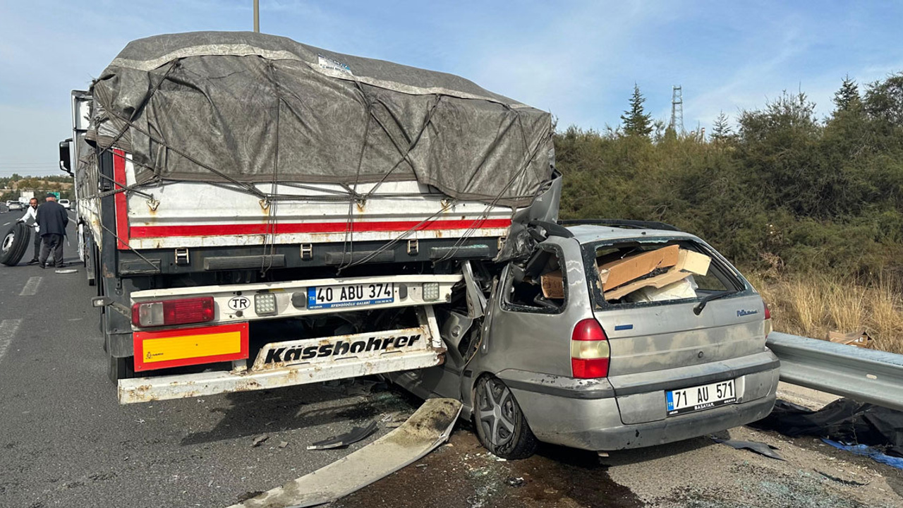 Ankara'da TIR'a arkadan çarptı: 2 ölü, 3 yaralı