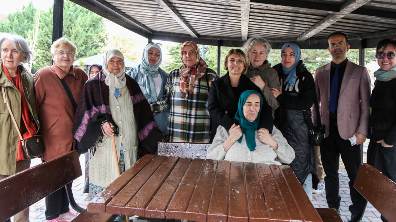 Etimesgut Belediyesi Başkan Yardımcısı Ebru Keyvan, kadınlarla buluştu