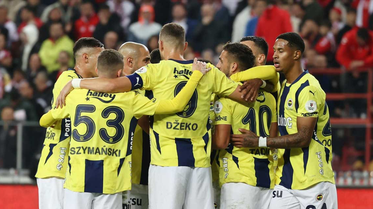 İstanbul'da dev Avrupa akşamı: Fenerbahçe Manchester United'ı ağırlıyor!