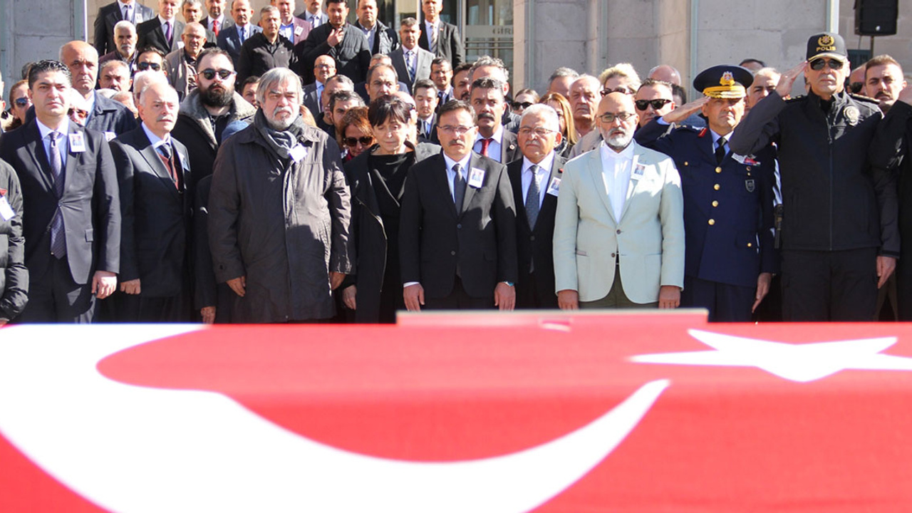 Eski Bakan Sabahattin Çakmakoğlu son yolculuğuna uğurlandı