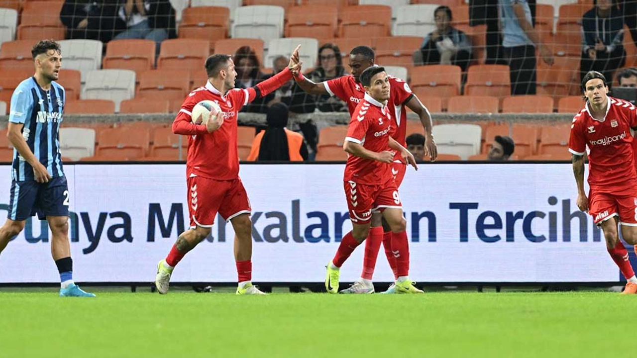 Sivasspor'dan Adana'da tarihi geri dönüş: Sivasspor, 2 farklı geriden gelerek 4-2 kazandı