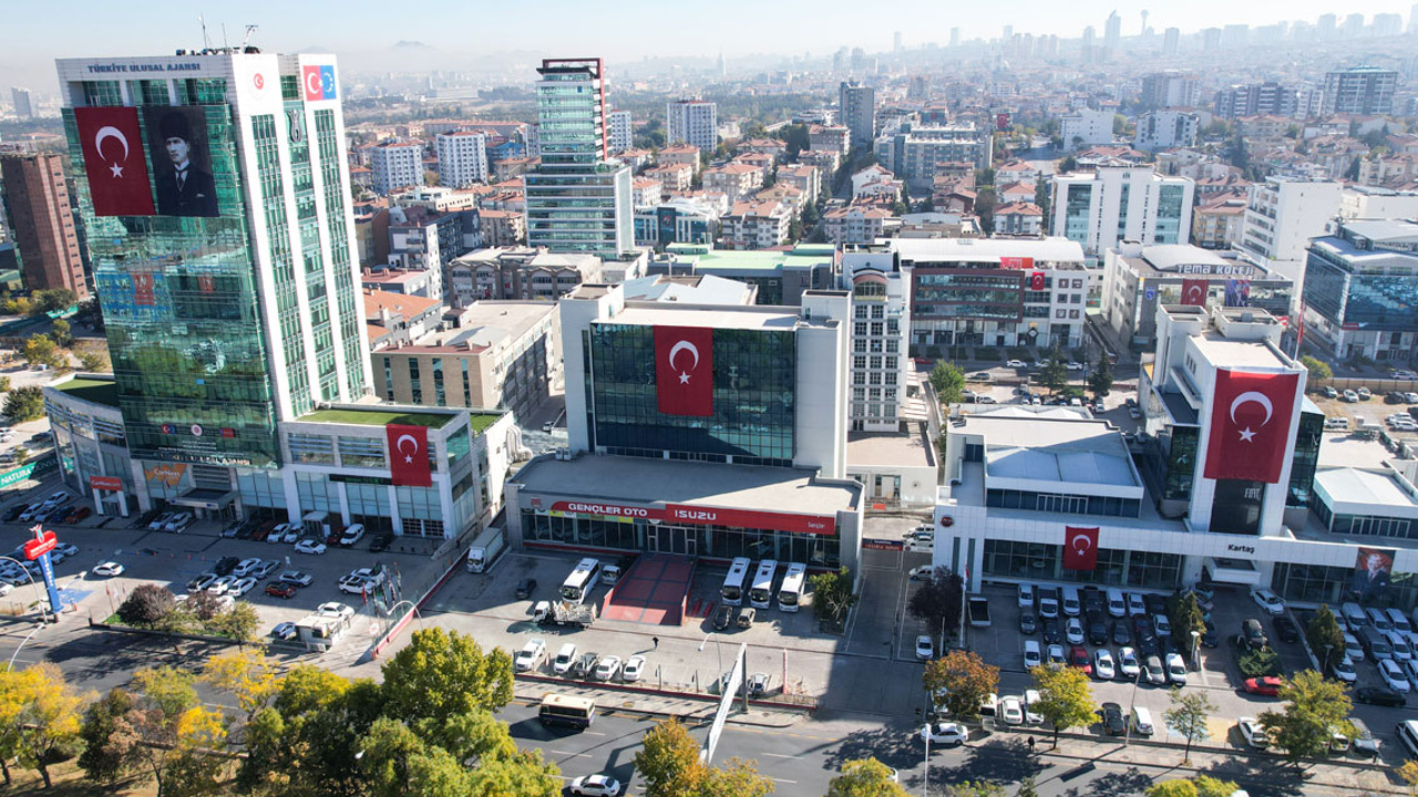 Ankara Türk bayraklarıyla kırmızı beyaza büründü