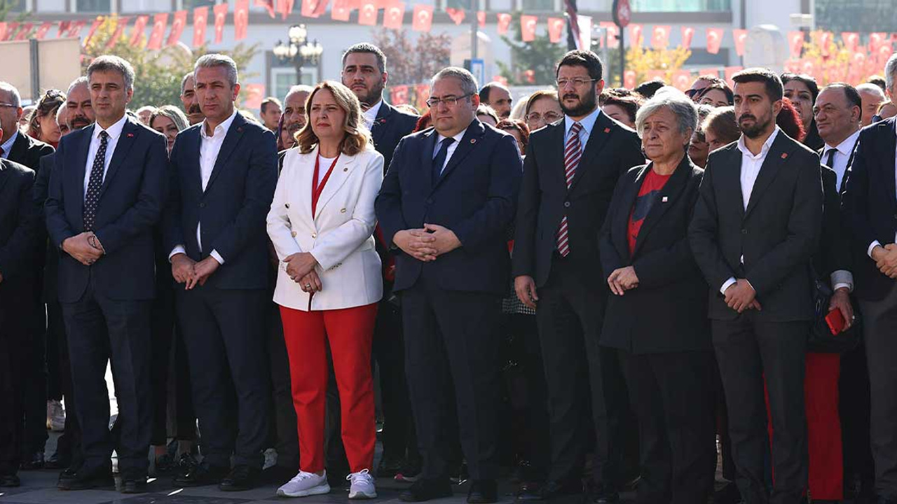 Keçiören'deki 29 Ekim kutlamasına CHP'li Semra Dinçer şıklığıyla damga vurdu