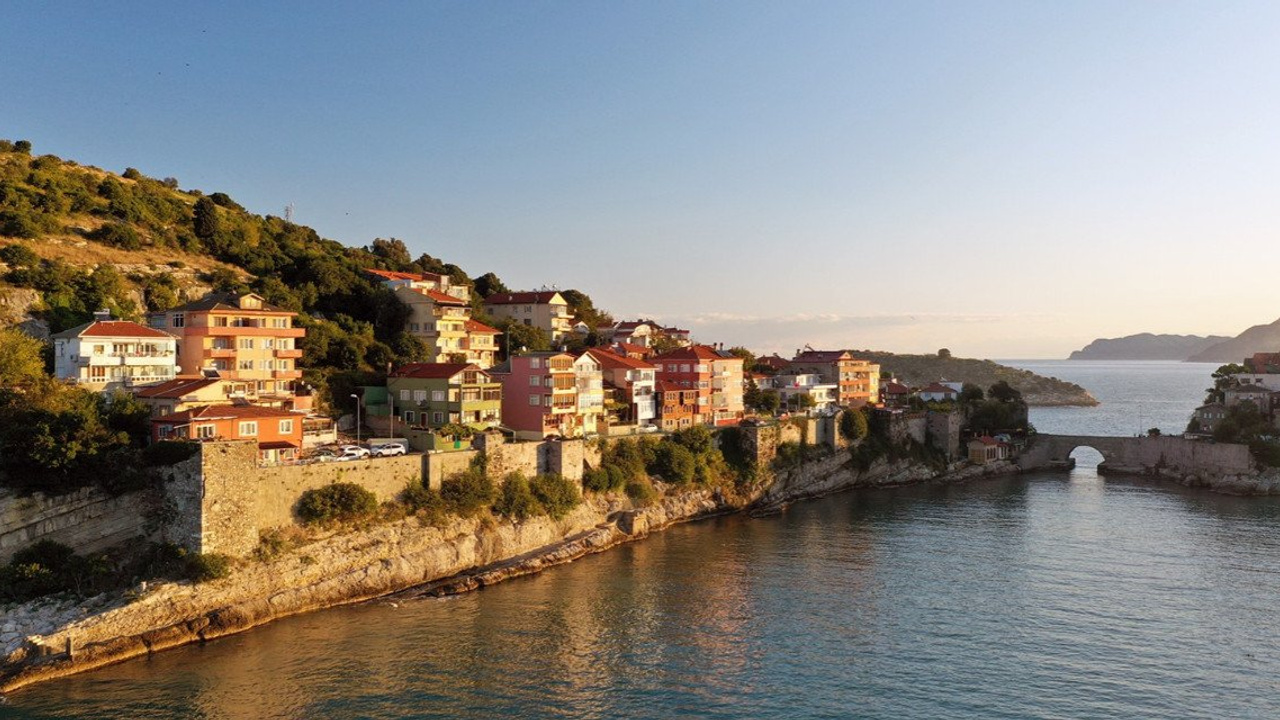 Bir bayramda daha Amasra doldu taştı