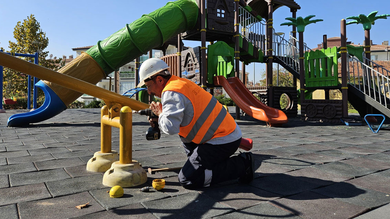 Altındağ'daki parklarda bulunan oyun grupları yenileniyor