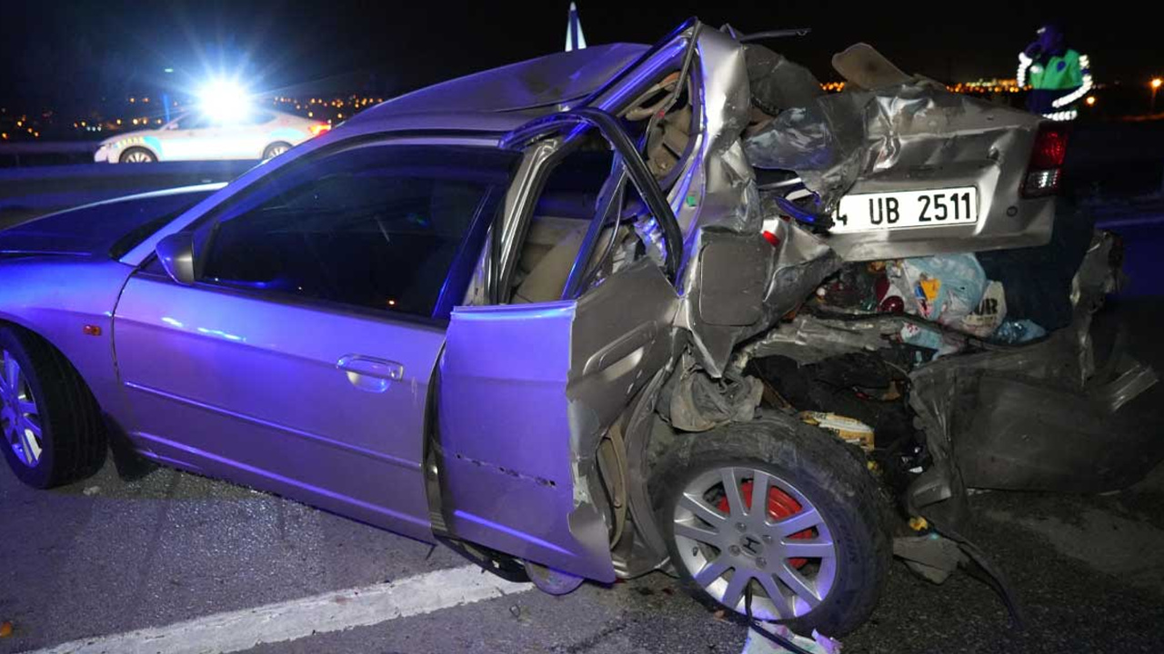 Kırıkkale-Ankara yolunda büyük kaza: Ambulans, duran araca çarptı, 1 kişi öldü 5 kişi yaralandı