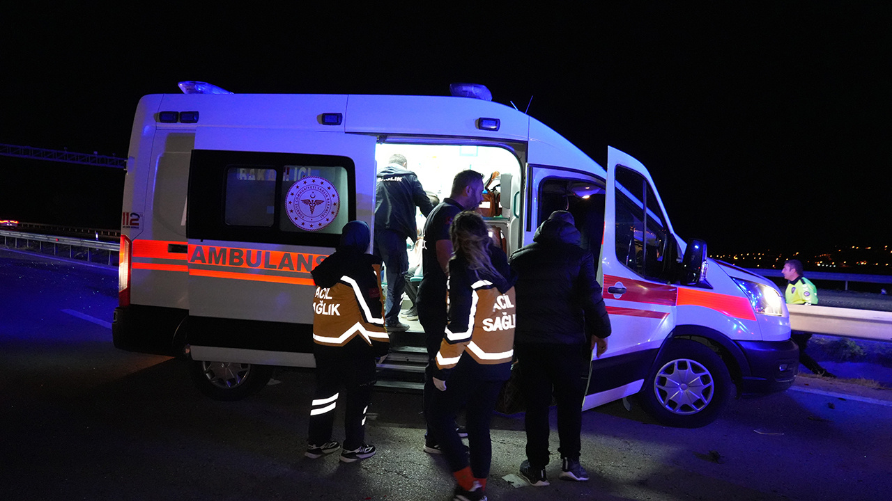 Hasta sevki yapan ambulans otomobille çarpıştı: 1 ölü, 5 yaralı