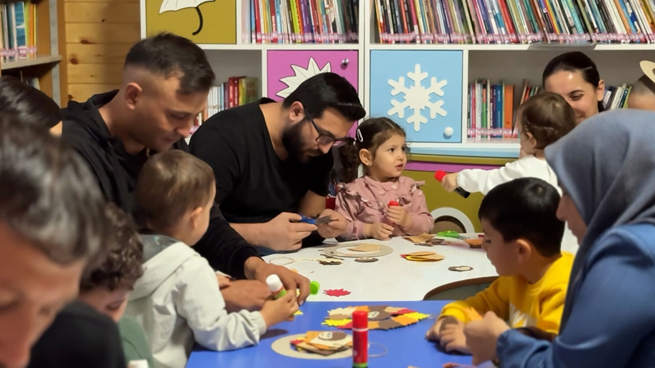 Sincan Belediyesi Bebek Kütüphanesi'nde baba-çocuk etkinliği