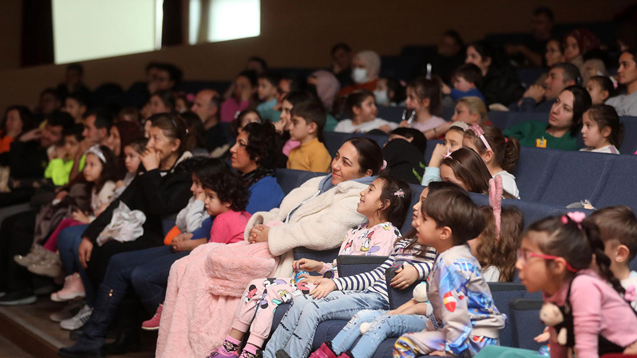 Yenimahalle'de tiyatro festivalleri başlıyor!