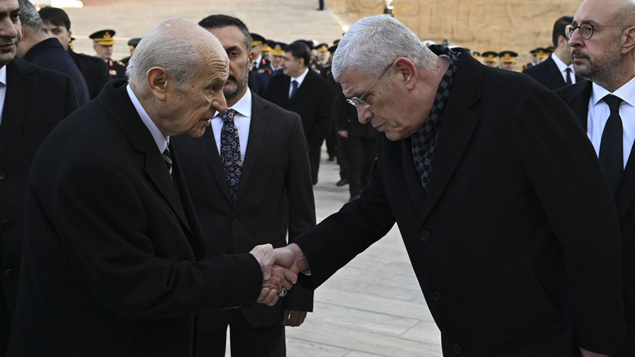 Devlet Bahçeli ve Müsavat Dervişoğlu Anıtkabir'de tokalaştı