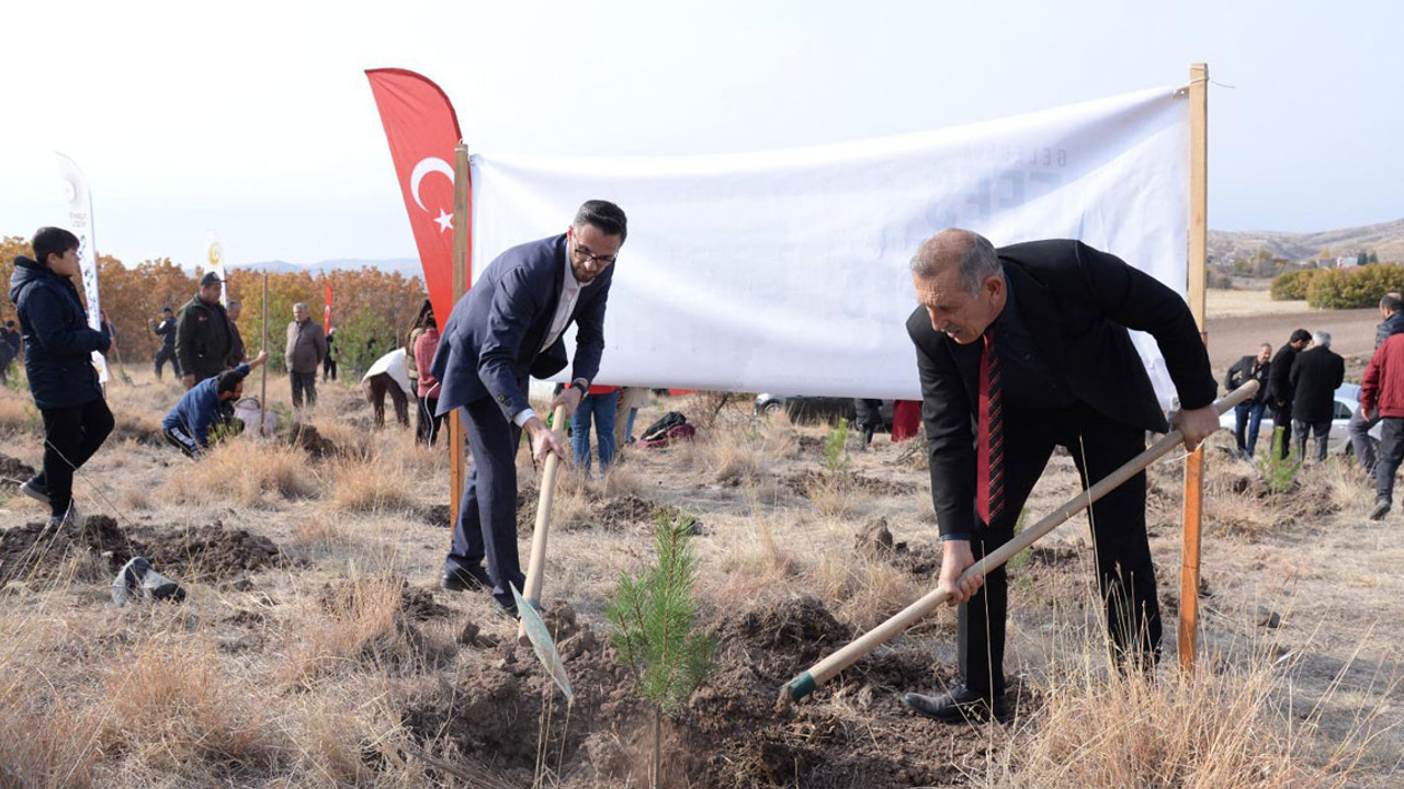 Kahramankazan’da fidanlar toprakla buluşturuldu