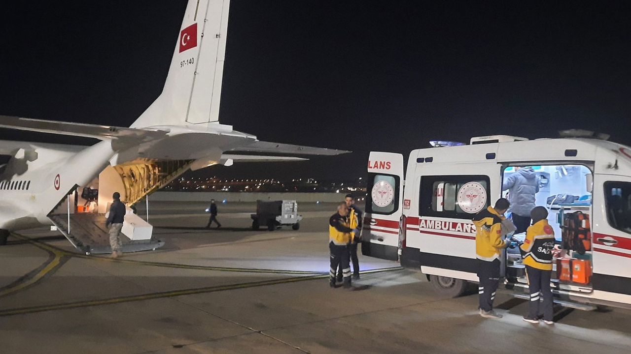 MSB imdada yetişti: 2 çocuk, ambulans uçakla Ankara'ya getirildi