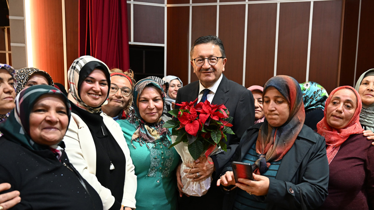 Veysel Tiryaki, Altındağ'ın temizliği için kadınlarla el ele verdi!