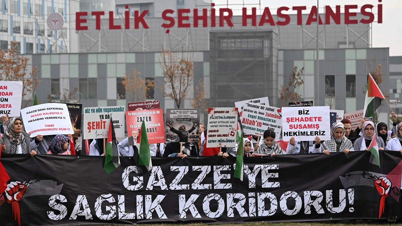 Ankara'da sağlık çalışanları, Gazze'ye "tıbbi koridor" açılması talebiyle yürüdü