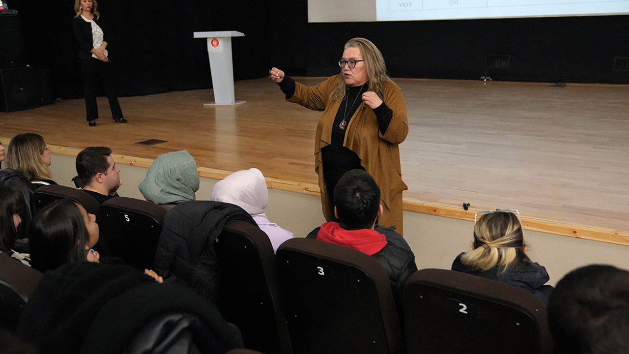 Keçiören'de öğrencilere 'Sınav Farkındalık' semineri verildi