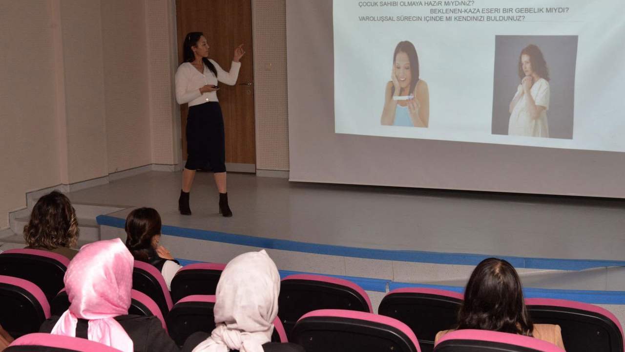 Kahramankazan Belediyesi'nden 'Çocukların Okula Hazırlık Süreci' semineri