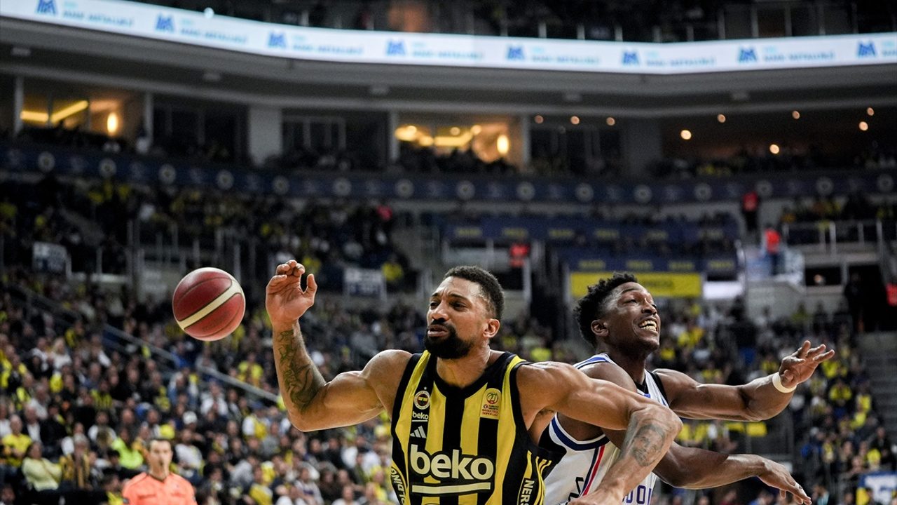 Fenerbahçe Beko'dan harika geri dönüş: 82-86