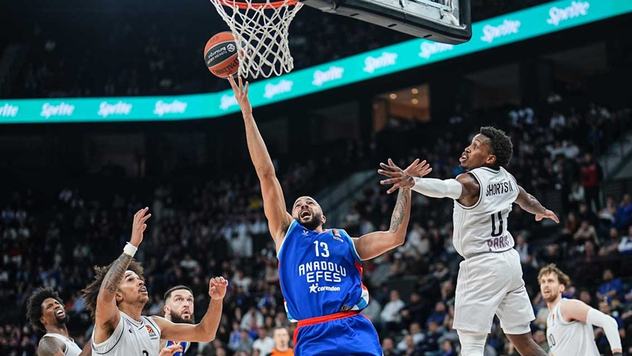 Anadolu Efes, Euroleague'de evinde Paris Basketbol’a yenildi